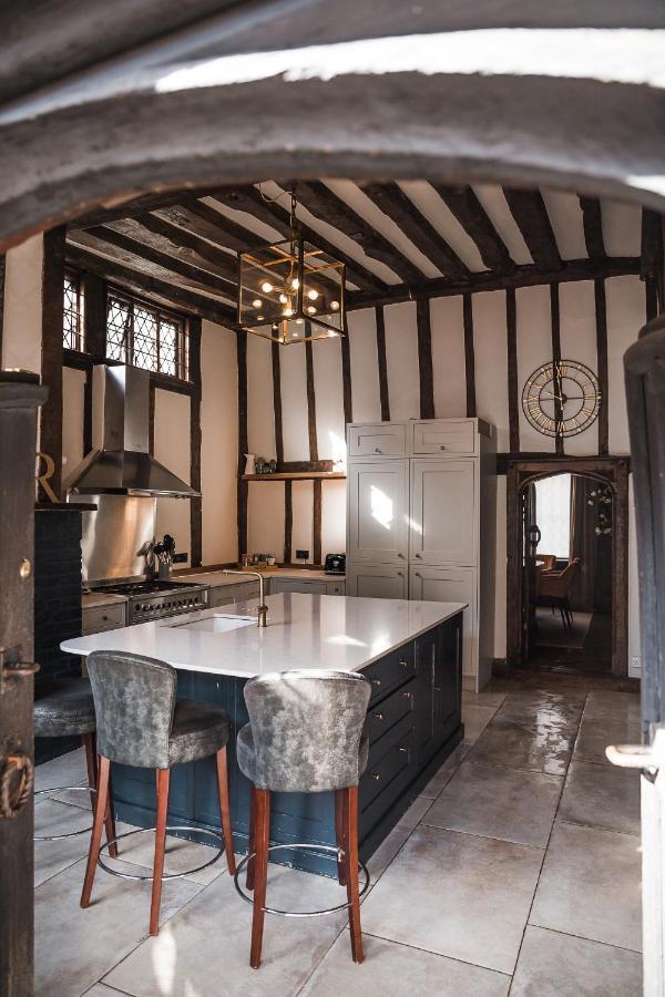 Villa Taylour House - Edenbridge, Sleeps 10, Historic, Unique Yet Modern Exterior foto